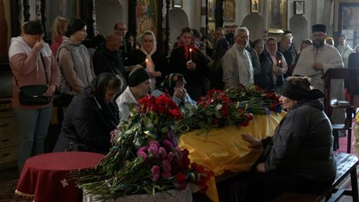 Поховання військових на Чернігівщині: попрощалися з трьома військовими ЗСУ Поховання військових на Чернігівщині: попрощалися з трьома військовими ЗСУ