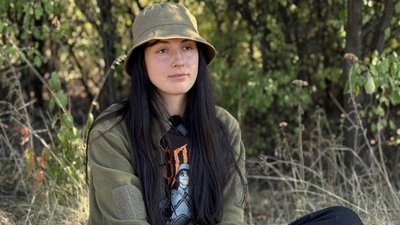 Ніна військовослужбовиця жіночого підрозділу "Гарпії" 9 окремої бригади СБС Донецька область Ніна військовослужбовиця жіночого підрозділу "Гарпії" 9 окремої бригади СБС Донецька область