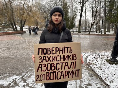 Співорганізаторка акції, сестра військовополоненого захисника "Азовсталі" Марія Стасишин Співорганізаторка акції, сестра військовополоненого захисника "Азовсталі" Марія Стасишин