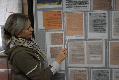 90-і роковини Голодомору: на Житомирщині відкрили тематичні виставки та вшанували пам'ять загиблих від голоду 90-і роковини Голодомору: на Житомирщині відкрили тематичні виставки та вшанували пам'ять загиблих від голоду