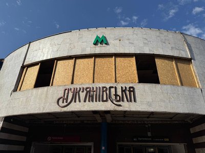 Понад 16 тисяч людей укривалися в метро Києва під час нічного обстрілу Понад 16 тисяч людей укривалися в метро Києва під час нічного обстрілу