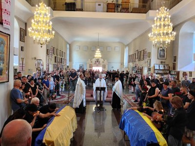 У Полтаві попрощалися із захисниками України Сергієм Валицьким та Владиславом Головнею У Полтаві попрощалися із захисниками України Сергієм Валицьким та Владиславом Головнею
