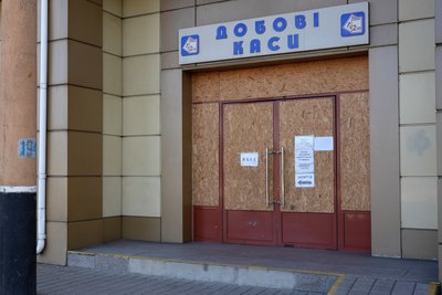 "Коні запряжені, раптом що — будемо тікати". Як живе прифронтовий Покровськ: репортаж