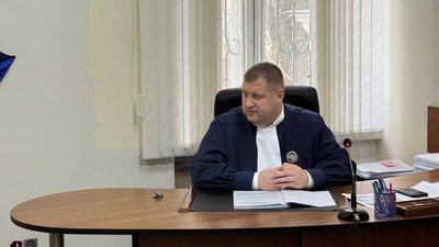 Суд продовжив запобіжний захід колишньому вчителю, якого підозрюють у вбивстві двох школярів в Шаргороді