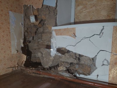 Херсон, обстріли, вересень 2024, стіна, кімната Херсон, обстріли, вересень 2024, стіна, кімната