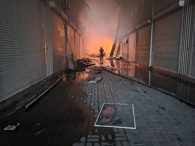 Ракета влучила у склад біля ринку в Одесі 19 липня Ракета влучила у склад біля ринку в Одесі 19 липня
