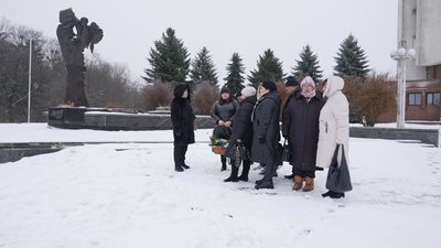 У Вінниці вшанували пам'ять поета-дисидента Василя Стуса У Вінниці вшанували пам'ять поета-дисидента Василя Стуса