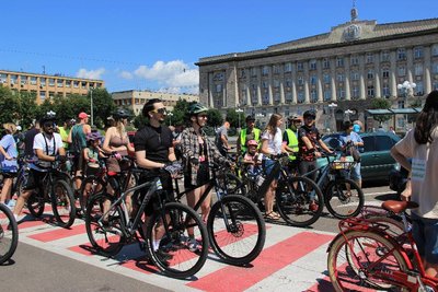 "Моя родина — мій тил": у Черкасах провели велопробіг на підтримку сімейних цінностей "Моя родина — мій тил": у Черкасах провели велопробіг на підтримку сімейних цінностей
