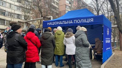 Атака РФ по Дніпру. Що відбувається на місці події