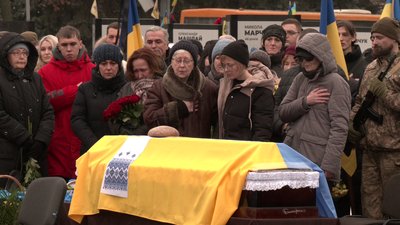 З військовими Андрієм Пономаренком, Віктором Полунцем та Віктором Мандзюком попрощалися у Рівному З військовими Андрієм Пономаренком, Віктором Полунцем та Віктором Мандзюком попрощалися у Рівному