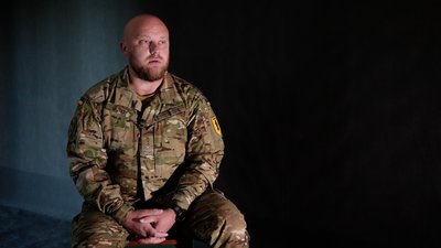 “Є точка кипіння”. Історії двох бійців, які пішли в СЗЧ, але повернулися воювати в “Азов” “Є точка кипіння”. Історії двох бійців, які пішли в СЗЧ, але повернулися воювати в “Азов”