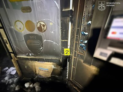 У Сумах правоохоронці затримали чоловіка за підпал банку та аптеки У Сумах правоохоронці затримали чоловіка за підпал банку та аптеки