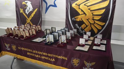 Ризик і виконане завдання: десантників 95 бригади відзначили за службу Ризик і виконане завдання: десантників 95 бригади відзначили за службу
