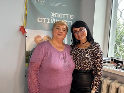 У Малині для учасниць клубу "Золота осінь" провели майстер-клас із візажу У Малині для учасниць клубу "Золота осінь" провели майстер-клас із візажу