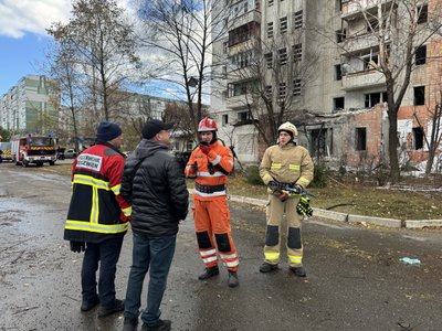 "Оце зробили нелюди": в якому стані багатоповерхівка у Сумах після влучання "Шахеда" "Оце зробили нелюди": в якому стані багатоповерхівка у Сумах після влучання "Шахеда"