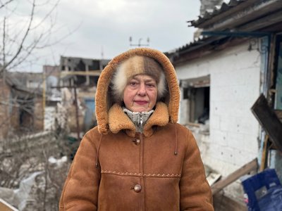 "Собак кинули мені цілу вулицю". Як живуть без світла та звʼязку останні жителі Просяної, що за 17 км від лінії фронту "Собак кинули мені цілу вулицю". Як живуть без світла та звʼязку останні жителі Просяної, що за 17 км від лінії фронту