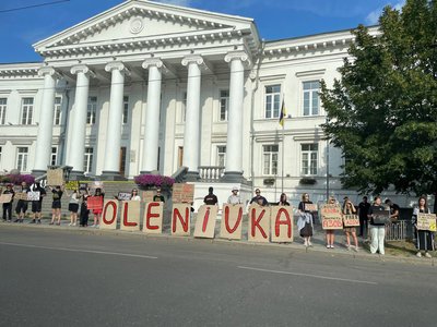 "Не мовчи": у Полтаві відбулась акція підтримки військовополонених "Не мовчи": у Полтаві відбулась акція підтримки військовополонених
