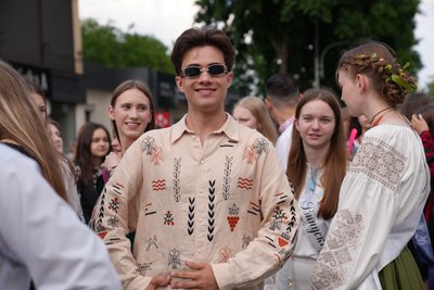 "Марш подяки": фоторепортаж з ходи випускників у Черкасах "Марш подяки": фоторепортаж з ходи випускників у Черкасах