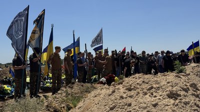 Назавжди 35: у Миколаєві попрощались з нацгвардійцем, який 10 місяців вважався зниклим безвісти Назавжди 35: у Миколаєві попрощались з нацгвардійцем, який 10 місяців вважався зниклим безвісти