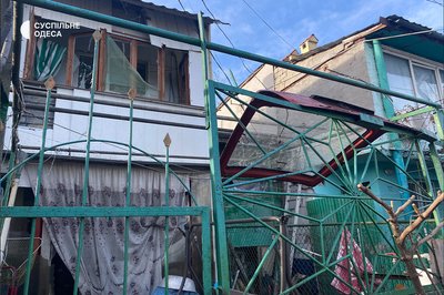 Пошкоджені дачні будинки, двоє загиблих та троє травмованих: наслідки атаки РФ по передмістю Одеси. ФОТО Пошкоджені дачні будинки, двоє загиблих та троє травмованих: наслідки атаки РФ по передмістю Одеси. ФОТО