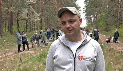 У Луцькому районі висадили понад сотню дубів у пам'ять про полеглих захисників і захисниць У Луцькому районі висадили понад сотню дубів у пам'ять про полеглих захисників і захисниць