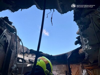 Війська РФ вдарили по Дніпру: поранена жінка, є пошкодження