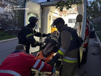 В Словʼянську через пожежу в квартирі загинув чоловік: одну людину вдалося врятувати В Словʼянську через пожежу в квартирі загинув чоловік: одну людину вдалося врятувати