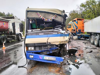 Біля Ківерців на Волині зіткнулися автобус і вантажівка: травмувалися 5 людей Біля Ківерців на Волині зіткнулися автобус і вантажівка: травмувалися 5 людей