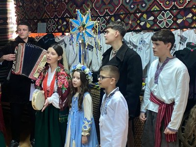 Молодіжний фольклорний клуб із Вінниччини підготував виставу до Різдва Молодіжний фольклорний клуб із Вінниччини підготував виставу до Різдва