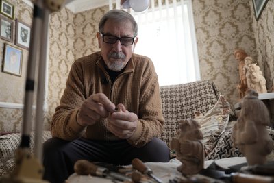 “Коли береш різець – забуваєш про все”: як сумський майстер зберігає народну творчість “Коли береш різець – забуваєш про все”: як сумський майстер зберігає народну творчість