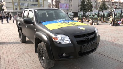Для доставки боєприпасів та їжі: волонтерка Ольга Юзвюк з Рівного передала автомобіль 141 бригаді Для доставки боєприпасів та їжі: волонтерка Ольга Юзвюк з Рівного передала автомобіль 141 бригаді