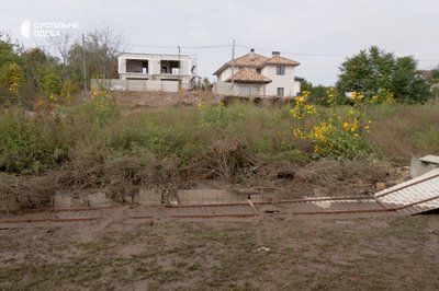 "Вода пішла хвилею у будівлю": приватні будинки на Одещині досі залишаються затопленими після негоди "Вода пішла хвилею у будівлю": приватні будинки на Одещині досі залишаються затопленими після негоди