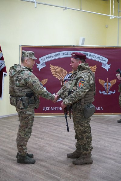 Трьом військовим із Сумщини вручили державні нагороди Трьом військовим із Сумщини вручили державні нагороди