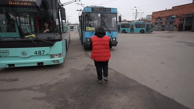 Швачка за фахом, водійка – за покликанням: як чернігівка опановує нову професію Швачка за фахом, водійка – за покликанням: як чернігівка опановує нову професію