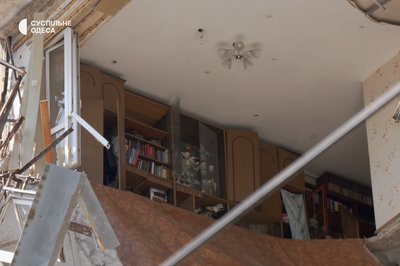 "Нас кинули": одесити не можуть повернутись у свої квартири після удару