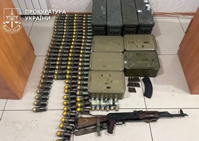 Автомати, гранатометні постріли та патрони: військовго із Донеччини судитимуть за незаконний продаж зброї Автомати, гранатометні постріли та патрони: військовго із Донеччини судитимуть за незаконний продаж зброї