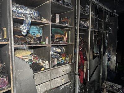У Сумах російські військові двічі поцілили у квартиру багатоповерхівки У Сумах російські військові двічі поцілили у квартиру багатоповерхівки