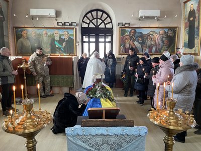 У Херсоні повели в останню путь військовослужбовця Сергія Чучина У Херсоні повели в останню путь військовослужбовця Сергія Чучина