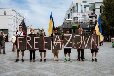 Акція в Житомирі на підтримку військовополонених та зниклих безвісти: ми пам'ятаємо про теракт в Оленівці Акція в Житомирі на підтримку військовополонених та зниклих безвісти: ми пам'ятаємо про теракт в Оленівці