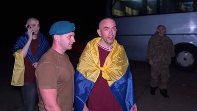 "Я хвилювався, що молодший син може мене забути". На Вінниччині відновлюється морпіх, який пробув в полоні РФ 1198 днів "Я хвилювався, що молодший син може мене забути". На Вінниччині відновлюється морпіх, який пробув в полоні РФ 1198 днів