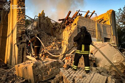 Вранці 22 травня Великий Бурлук атакували російські дрони: ДСНС гасить пожежу Вранці 22 травня Великий Бурлук атакували російські дрони: ДСНС гасить пожежу