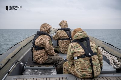 "Тут зона бойових дій": як морпіхи ВМС шукають небезпечні об’єкти під водою біля Одеси "Тут зона бойових дій": як морпіхи ВМС шукають небезпечні об’єкти під водою біля Одеси