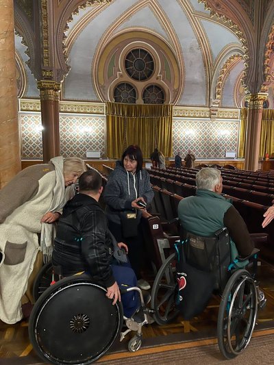 В Закарпатській обласній філармонії встановили підйомники для людей на візках В Закарпатській обласній філармонії встановили підйомники для людей на візках