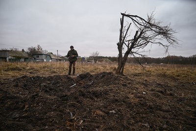 Наслідки падіння уламків у селі Ладинка на Черніговщині 11 листопада 2024 року Наслідки падіння уламків у селі Ладинка на Черніговщині 11 листопада 2024 року