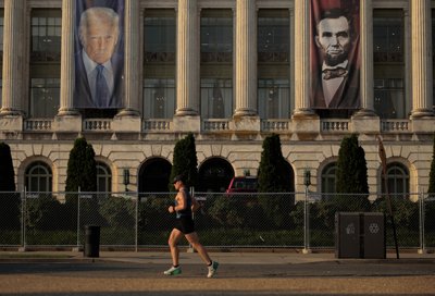 Реклама армії для молоді, день народження "короля" Трампа або просто ювілей війська: що США відзначають 14 червня Реклама армії для молоді, день народження "короля" Трампа або просто ювілей війська: що США відзначають 14 червня