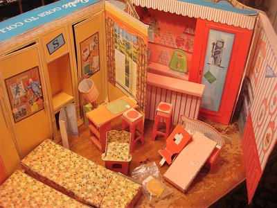 Еволюція Barbie: як фемінізм та суспільні процеси змінювали ляльку від 1950-х до кінопрем’єри з Марго Роббі Еволюція Barbie: як фемінізм та суспільні процеси змінювали ляльку від 1950-х до кінопрем’єри з Марго Роббі