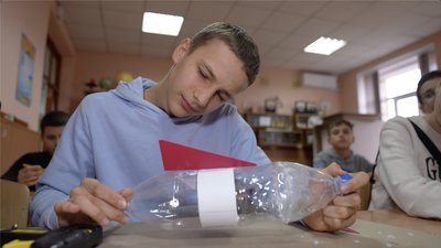 Злітають на 30 метрів: у черкаському ліцеї діти виготовляють макети ракет Злітають на 30 метрів: у черкаському ліцеї діти виготовляють макети ракет