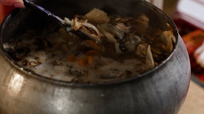 Підколочена холодна юшка з сушеними карасями — страва, яку готують раз на рік. Рецепт від господині з Острозької громади Підколочена холодна юшка з сушеними карасями — страва, яку готують раз на рік. Рецепт від господині з Острозької громади