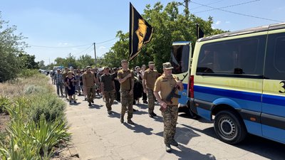 На Миколаївщині попрощалися з бійцем «Червоної Калини» Романом Штефаном На Миколаївщині попрощалися з бійцем «Червоної Калини» Романом Штефаном