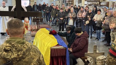 У Полтаві попрощались із 44-річним військовослужбовцем Юрієм Дудником У Полтаві попрощались із 44-річним військовослужбовцем Юрієм Дудником